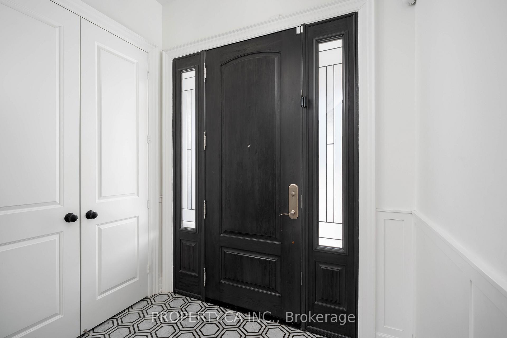 Photo 4 of 24 Kylemount Court, Vaughan, Patterson — HOMEH