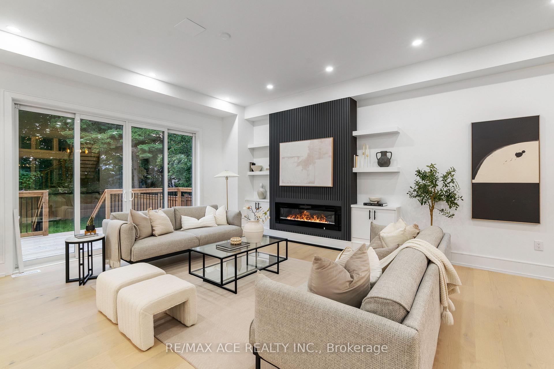 Photo 9 of 12 McCowan Road, Scarborough, Cliffcrest — HOMEH