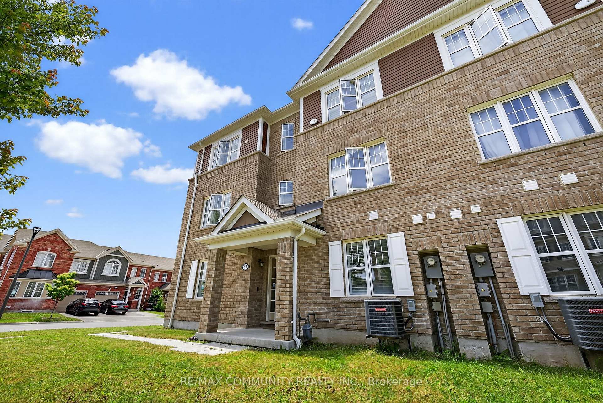 Photo 5 of 1040 Dragonfly Avenue, Pickering, Rural Pickering — HOMEH