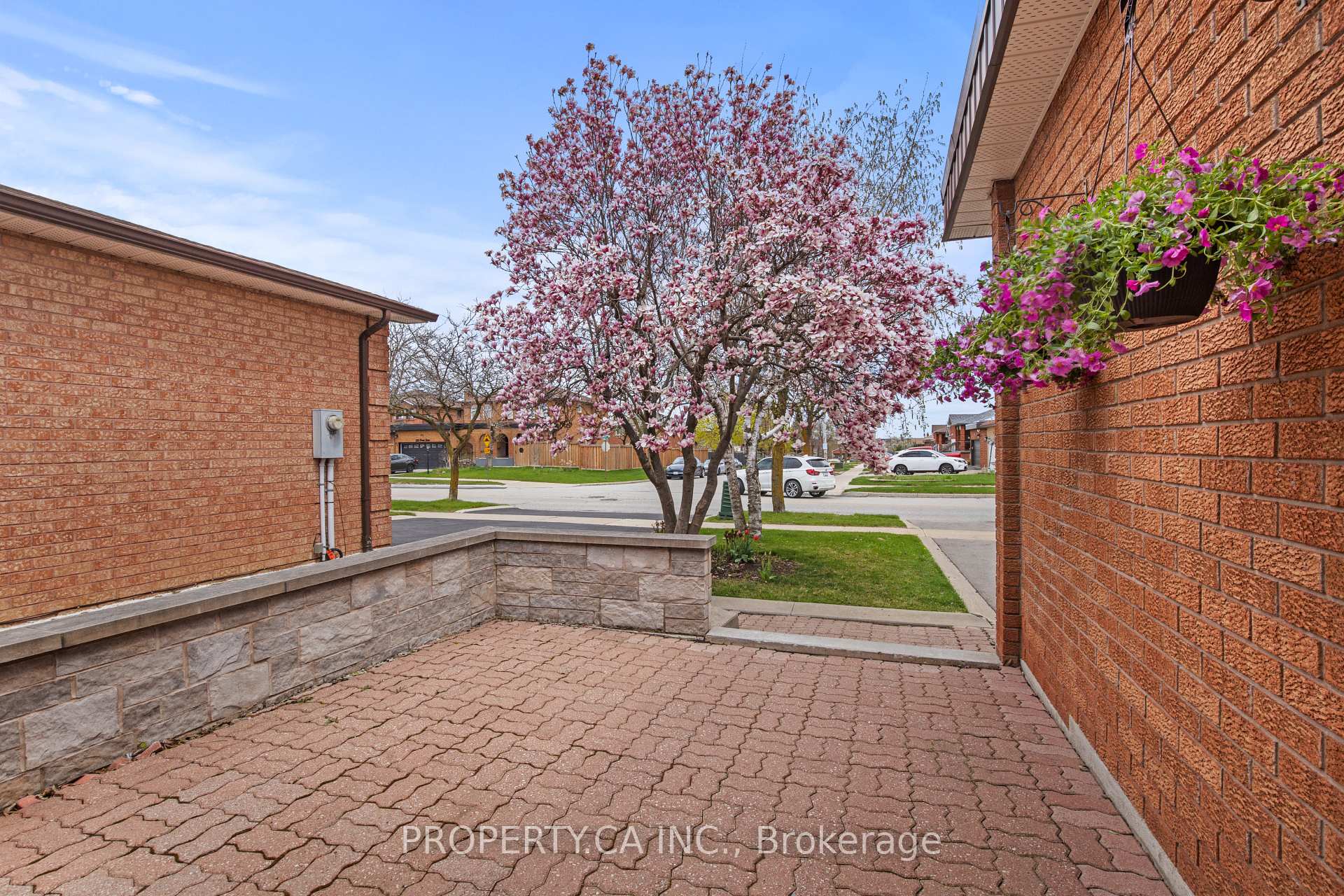 Photo 4 of 115 Forest Drive, Vaughan, West Woodbridge — HOMEH