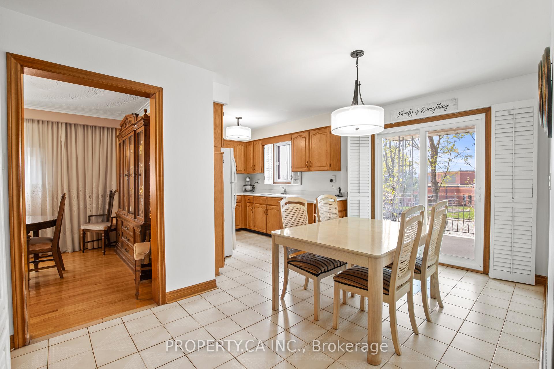 Photo 8 of 115 Forest Drive, Vaughan, West Woodbridge — HOMEH