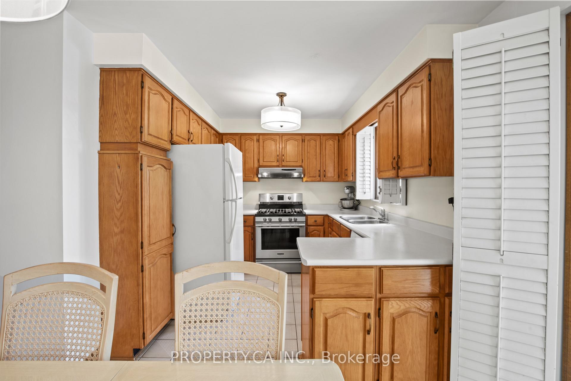 Photo 10 of 115 Forest Drive, Vaughan, West Woodbridge — HOMEH