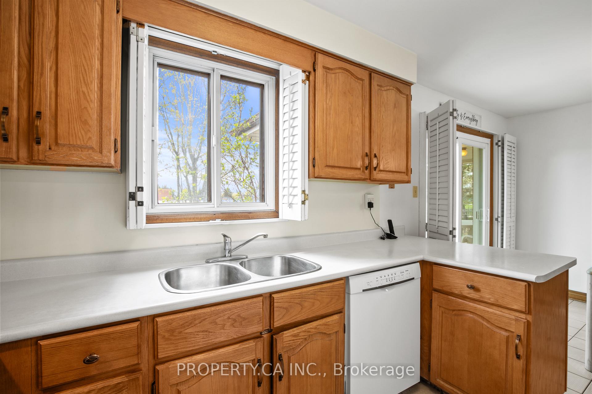 Photo 11 of 115 Forest Drive, Vaughan, West Woodbridge — HOMEH