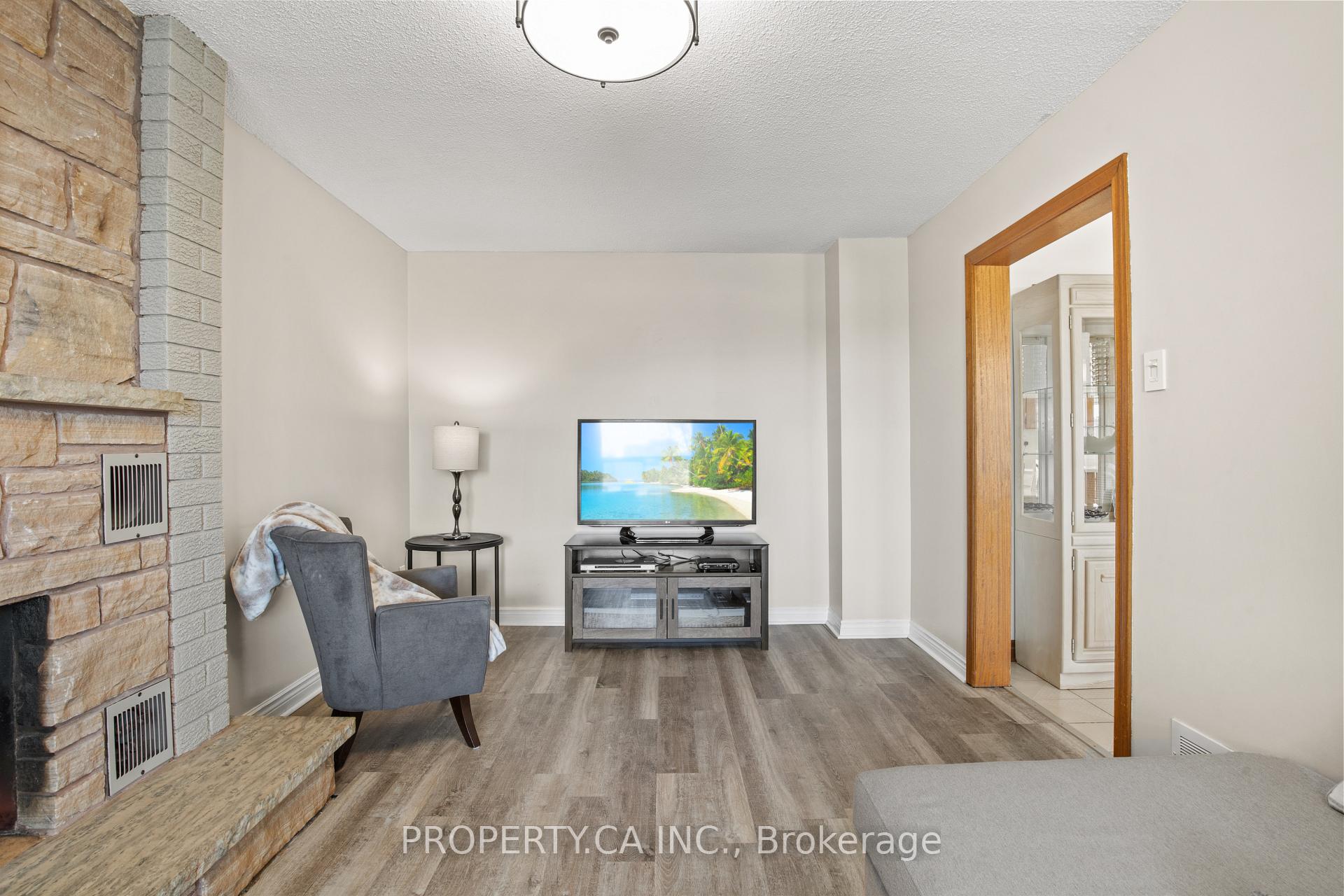 Photo 13 of 115 Forest Drive, Vaughan, West Woodbridge — HOMEH