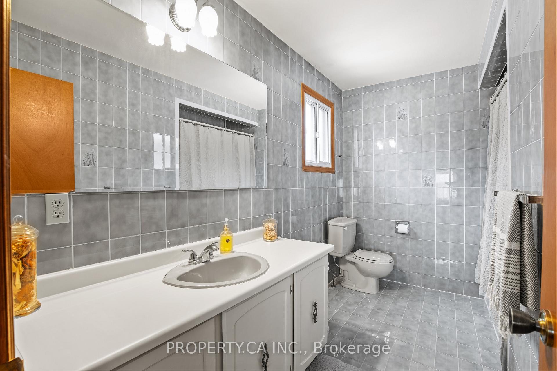 Photo 18 of 115 Forest Drive, Vaughan, West Woodbridge — HOMEH