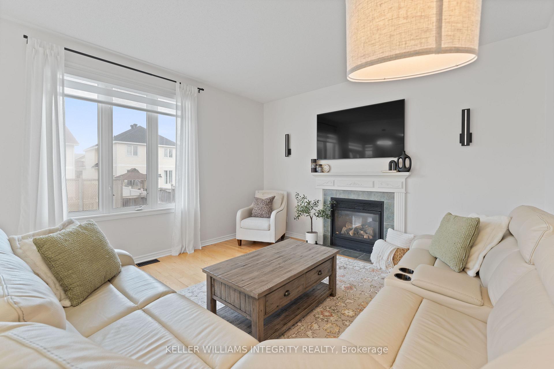 Photo 2 of 3 Shining Star Circle, Ottawa, Stittsville (South) — HOMEH