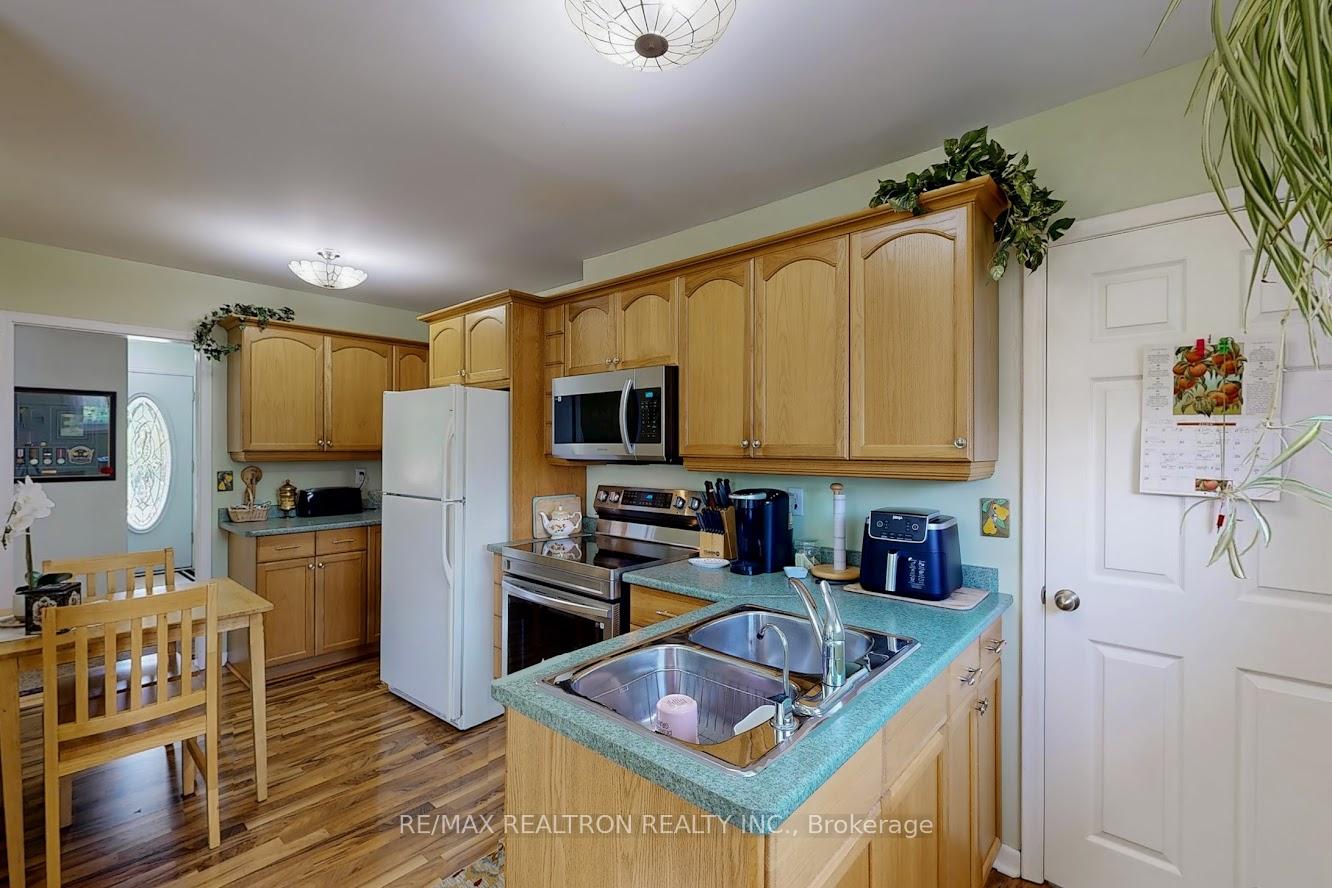 Photo 3 of 1378 Poprad Avenue, Pickering, Bay Ridges — HOMEH