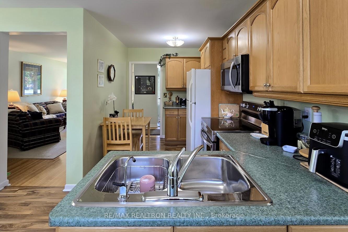 Photo 14 of 1378 Poprad Avenue, Pickering, Bay Ridges — HOMEH