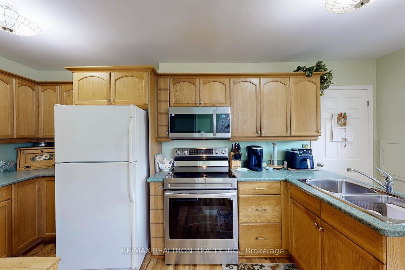 Photo 10 of 1378 Poprad Avenue, Pickering, Bay Ridges — HOMEH