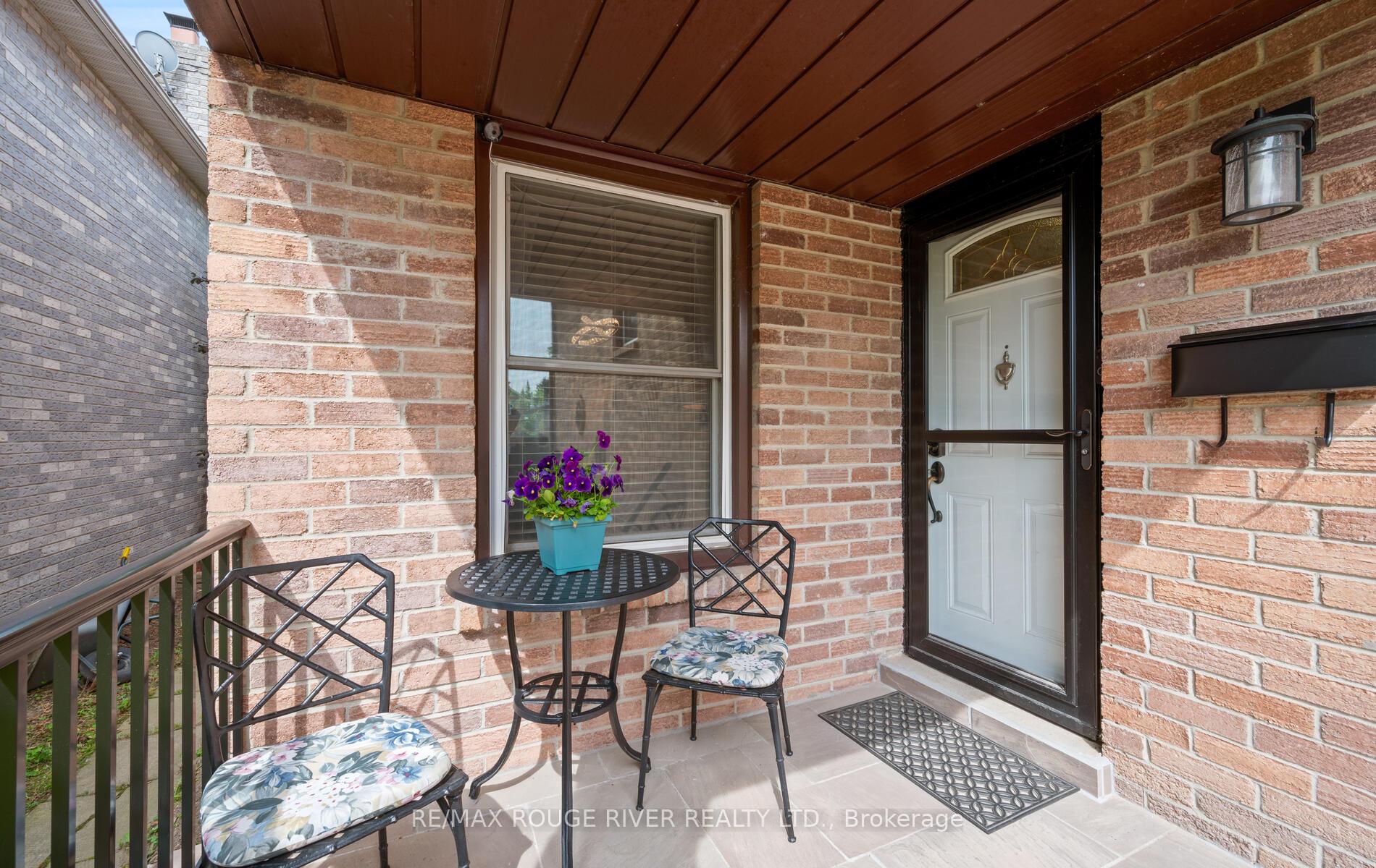 Photo 2 of 130 Mullen Dr, Ajax, Central West — HOMEH