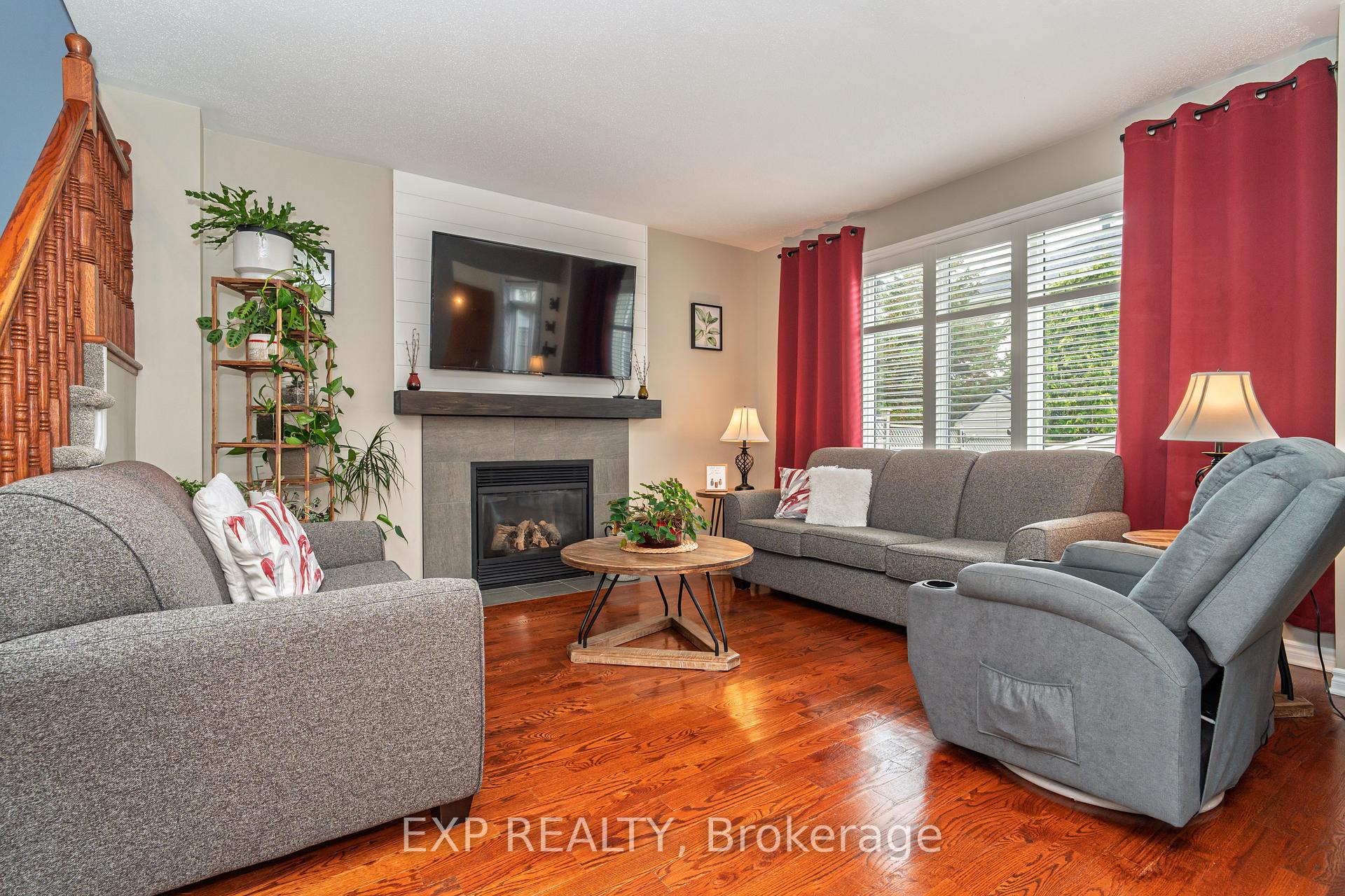 Photo 3 of 65 Friendly Crescent, Ottawa, Stittsville (South) — HOMEH