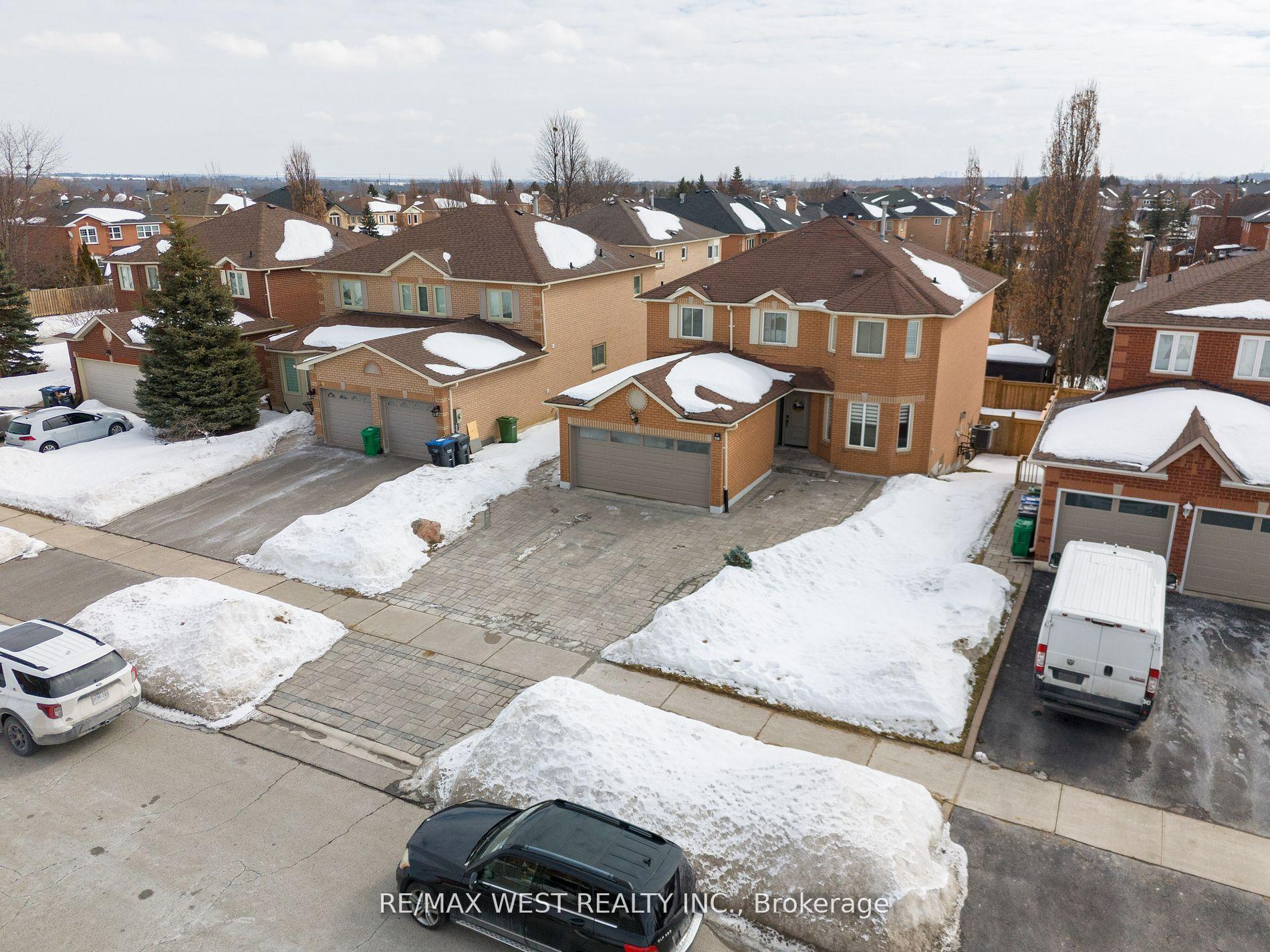 Photo 2 of 37 Whitbread Avenue, Caledon, Bolton East — HOMEH