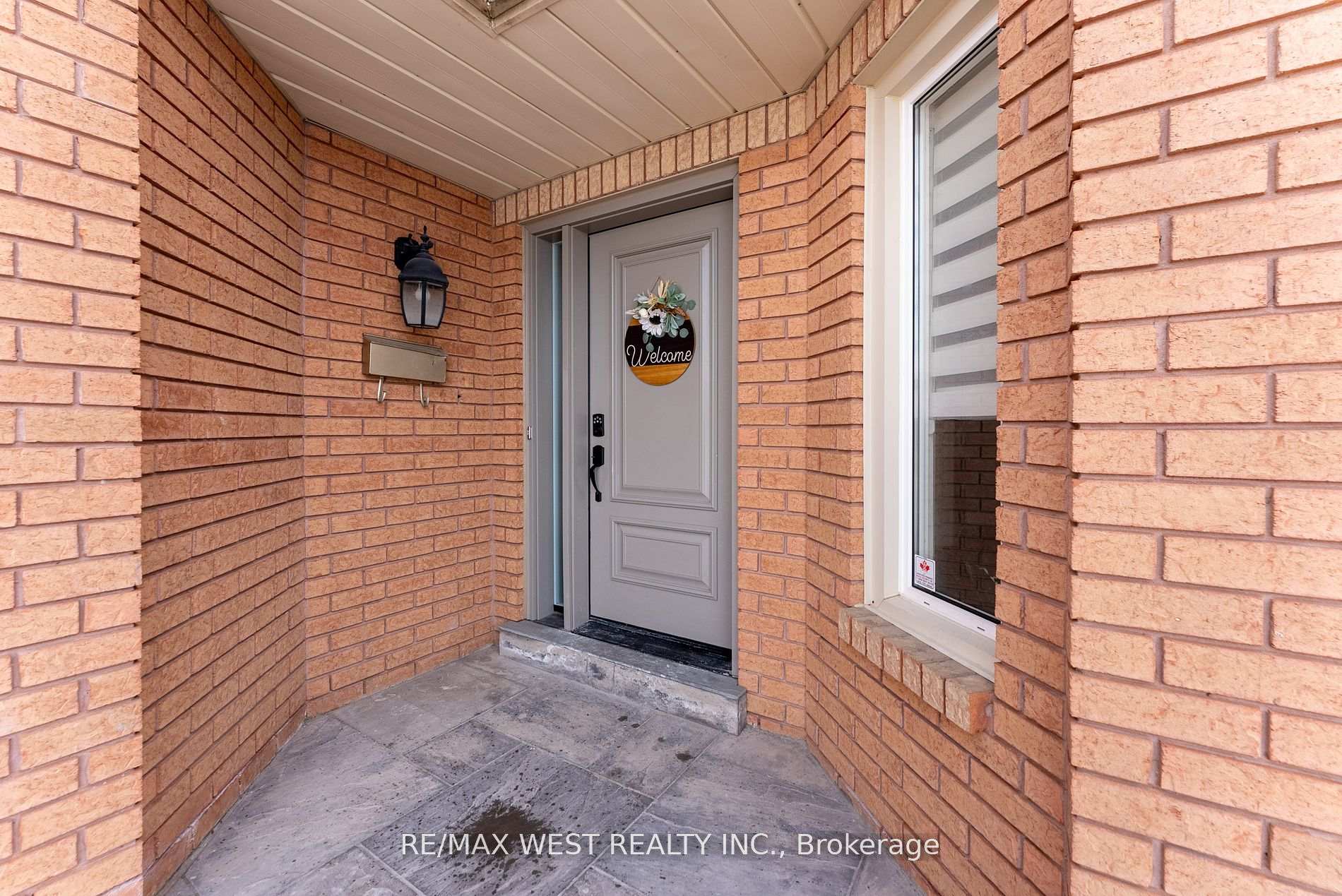 Photo 3 of 37 Whitbread Avenue, Caledon, Bolton East — HOMEH