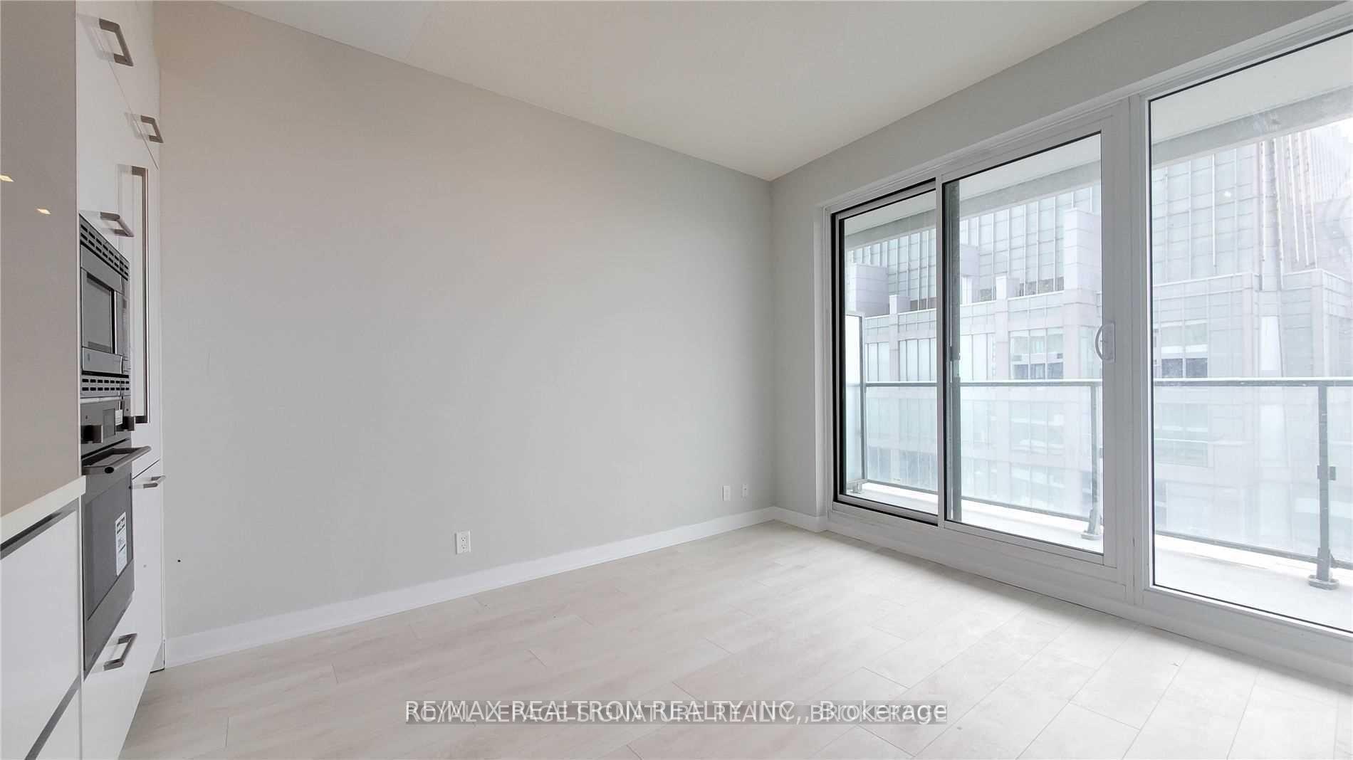 Photo 2 of Unit 3007, 2221 Yonge Street, Toronto, Mount Pleasant West — HOMEH