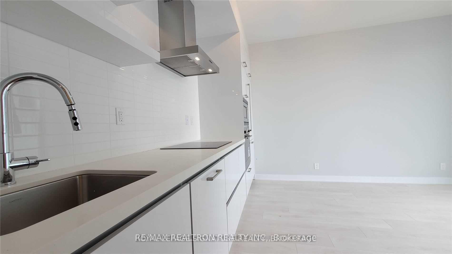 Photo 3 of Unit 3007, 2221 Yonge Street, Toronto, Mount Pleasant West — HOMEH