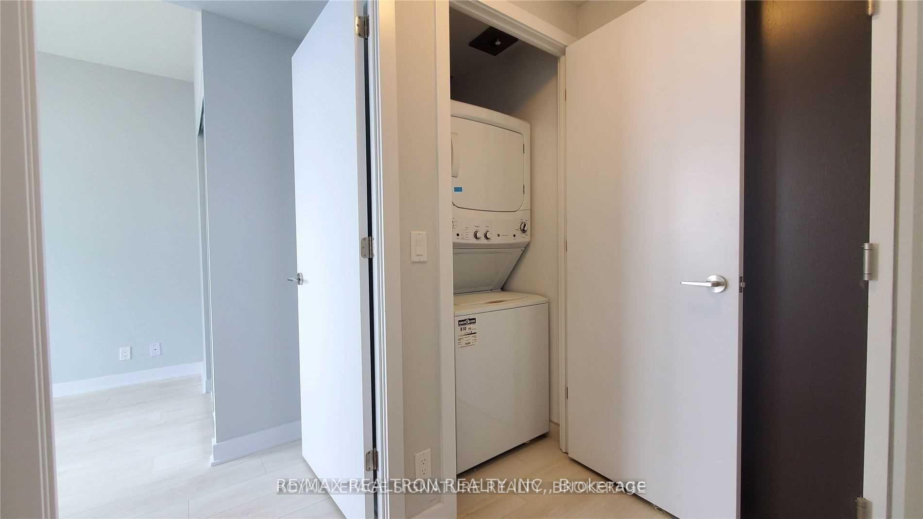 Photo 4 of Unit 3007, 2221 Yonge Street, Toronto, Mount Pleasant West — HOMEH