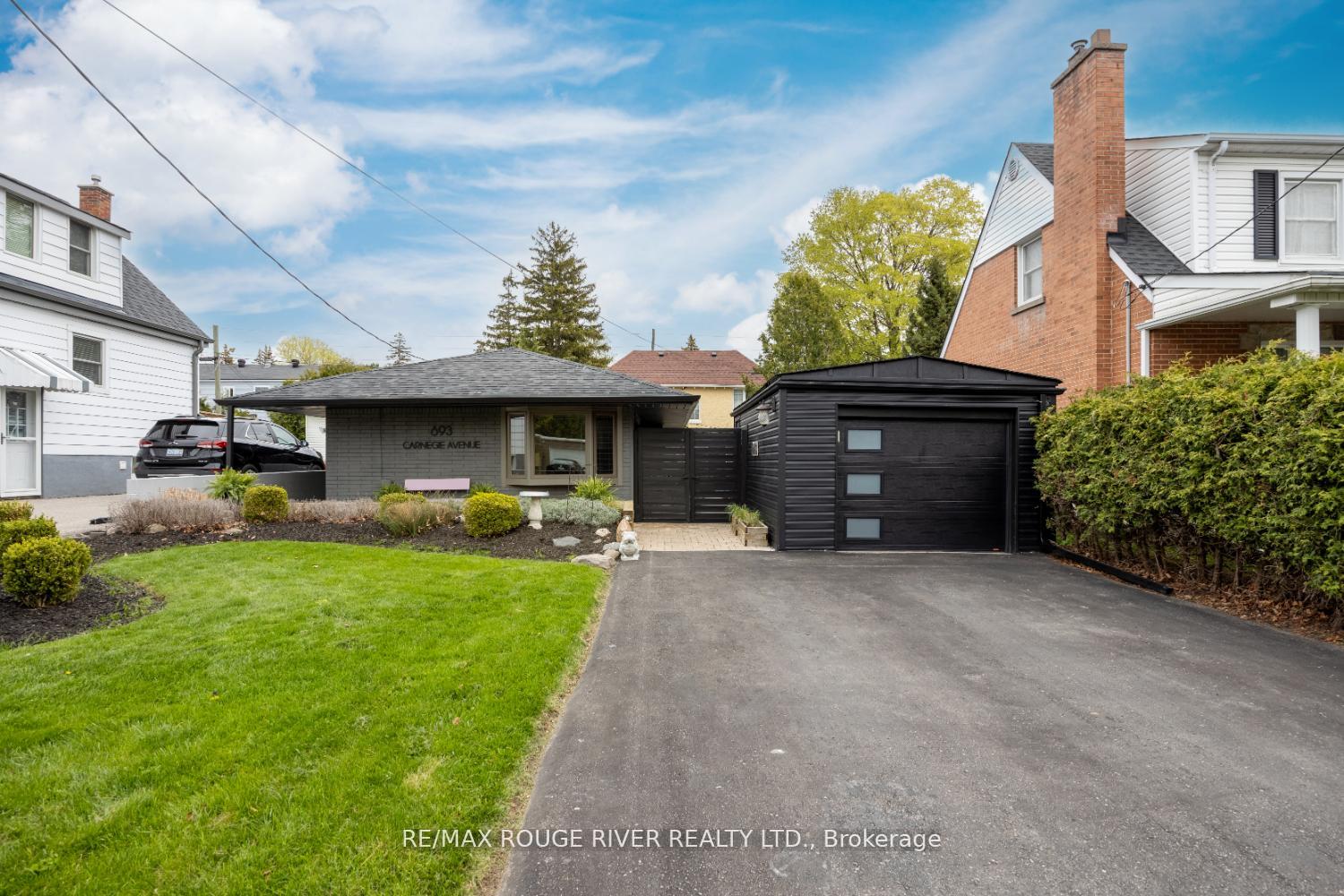 Photo 8 of 693 Carnegie Avenue, Oshawa, O'Neill — HOMEH