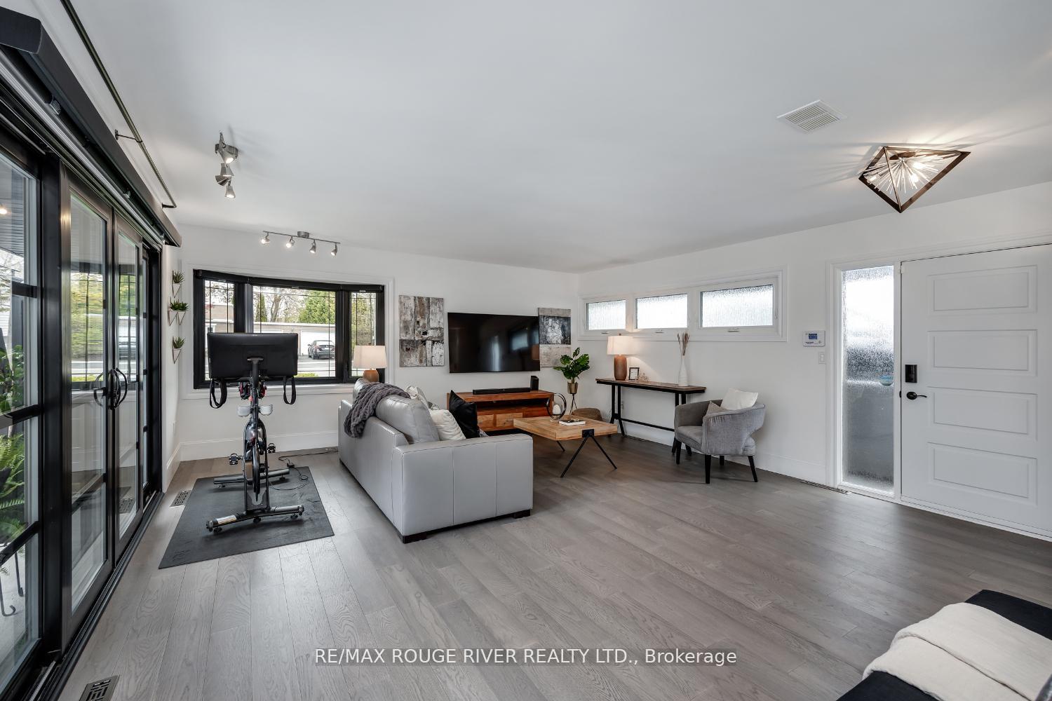 Photo 4 of 693 Carnegie Avenue, Oshawa, O'Neill — HOMEH