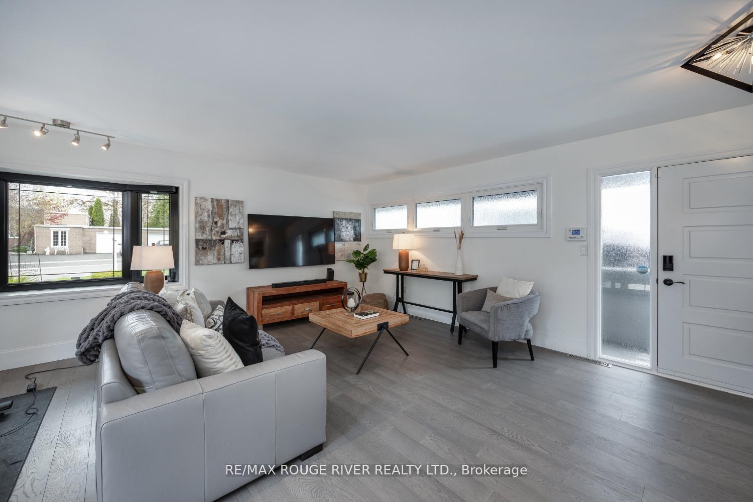 Photo 7 of 693 Carnegie Avenue, Oshawa, O'Neill — HOMEH