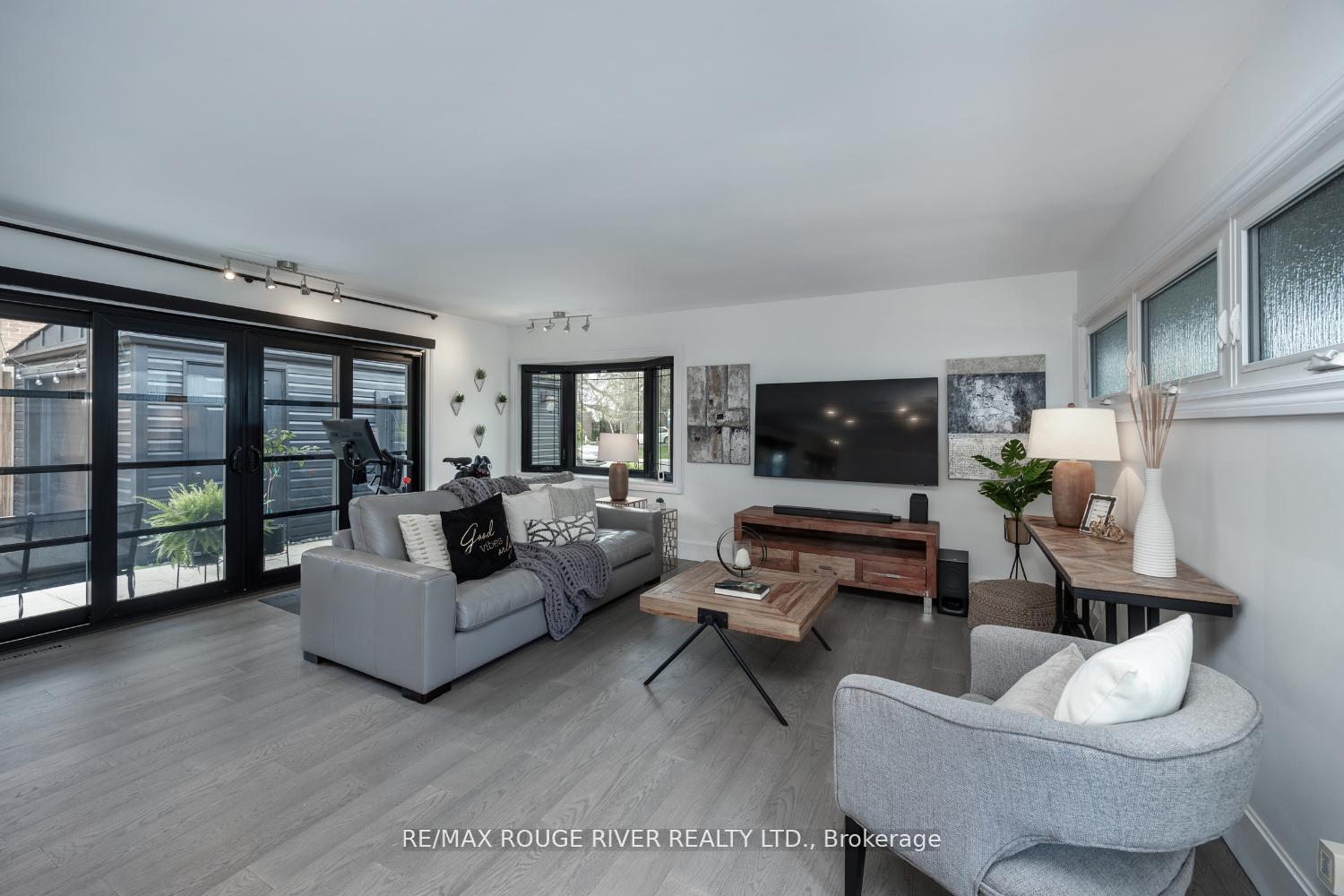 Photo 10 of 693 Carnegie Avenue, Oshawa, O'Neill — HOMEH