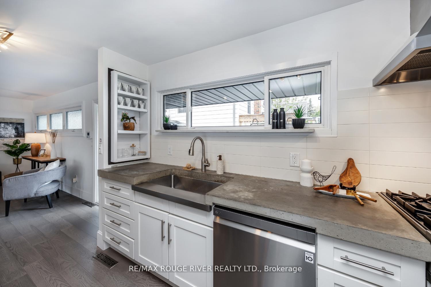 Photo 12 of 693 Carnegie Avenue, Oshawa, O'Neill — HOMEH