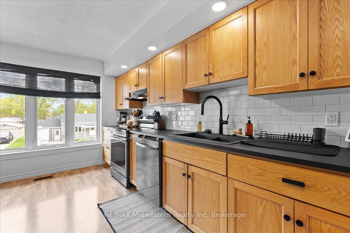 Photo 13 of 759 York Avenue N, North Perth, Listowel — HOMEH