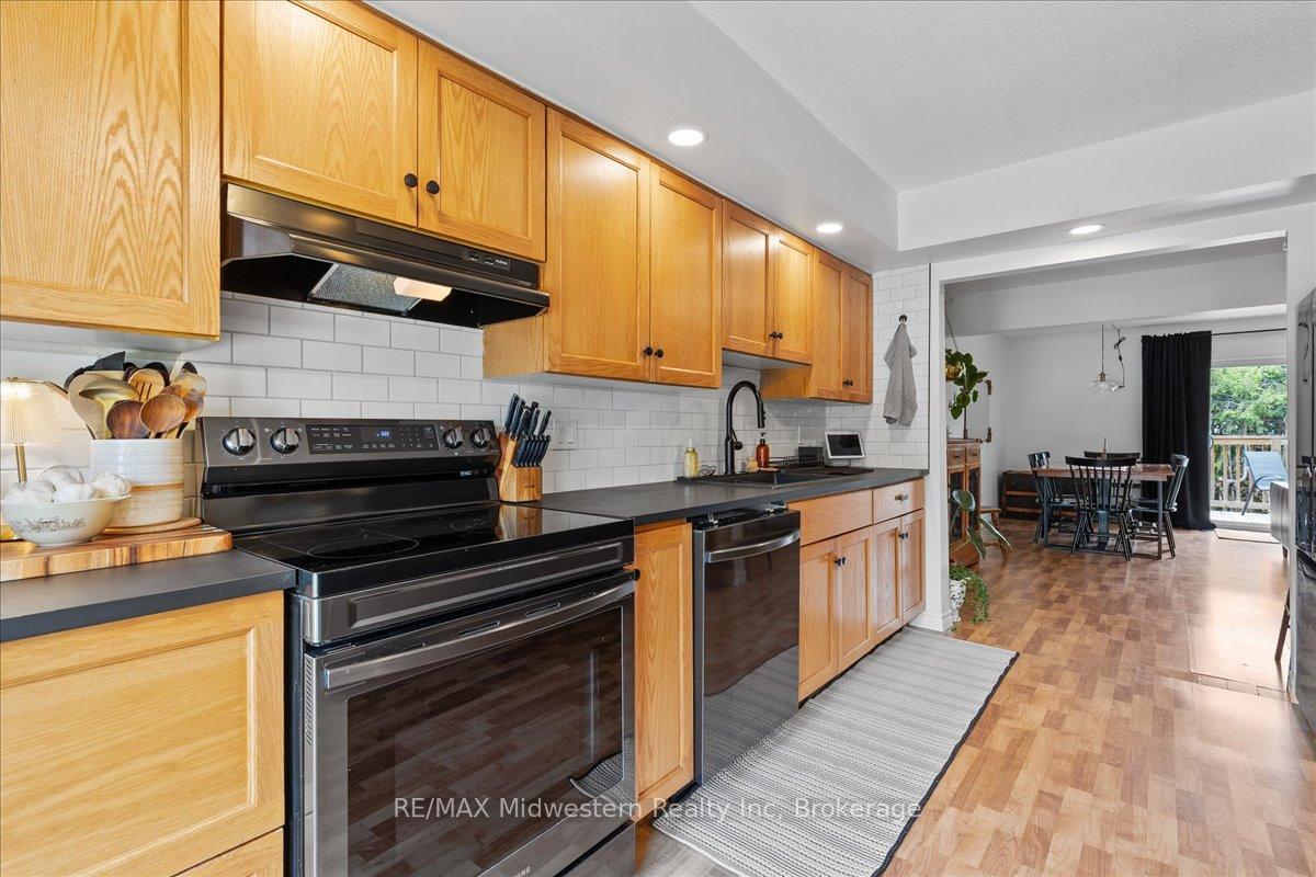Photo 11 of 759 York Avenue N, North Perth, Listowel — HOMEH