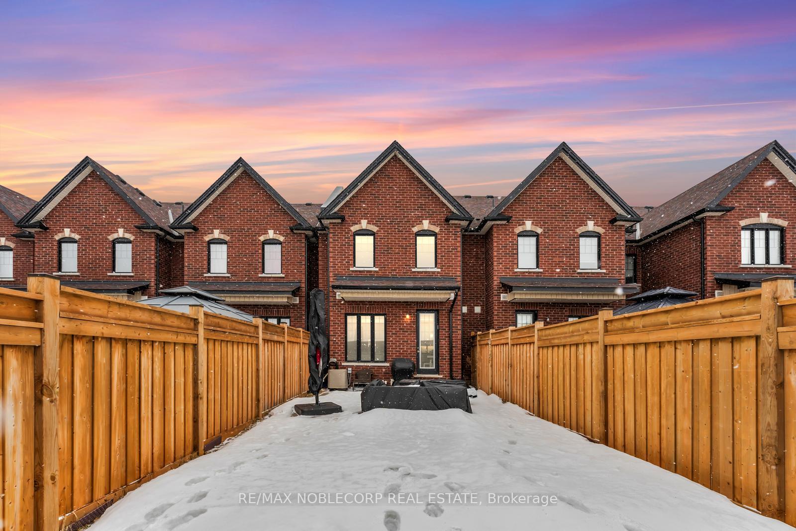 Photo 4 of 209 Walker Boulevard, New Tecumseth, Alliston — HOMEH
