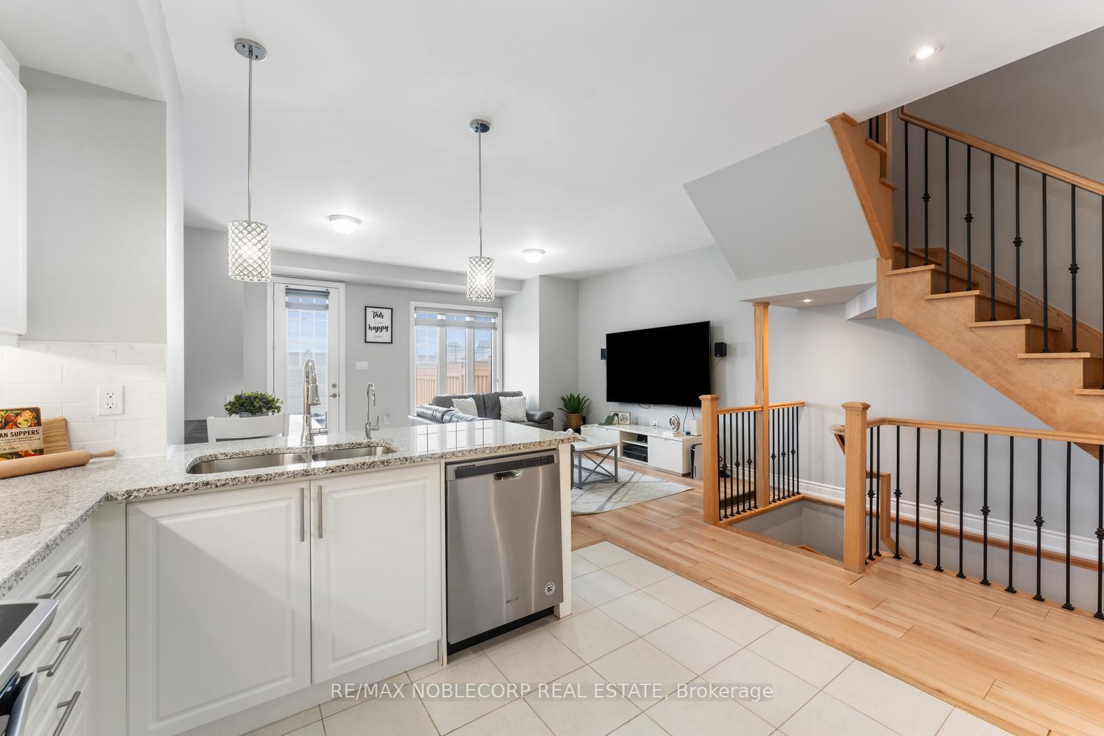 Photo 24 of 209 Walker Boulevard, New Tecumseth, Alliston — HOMEH