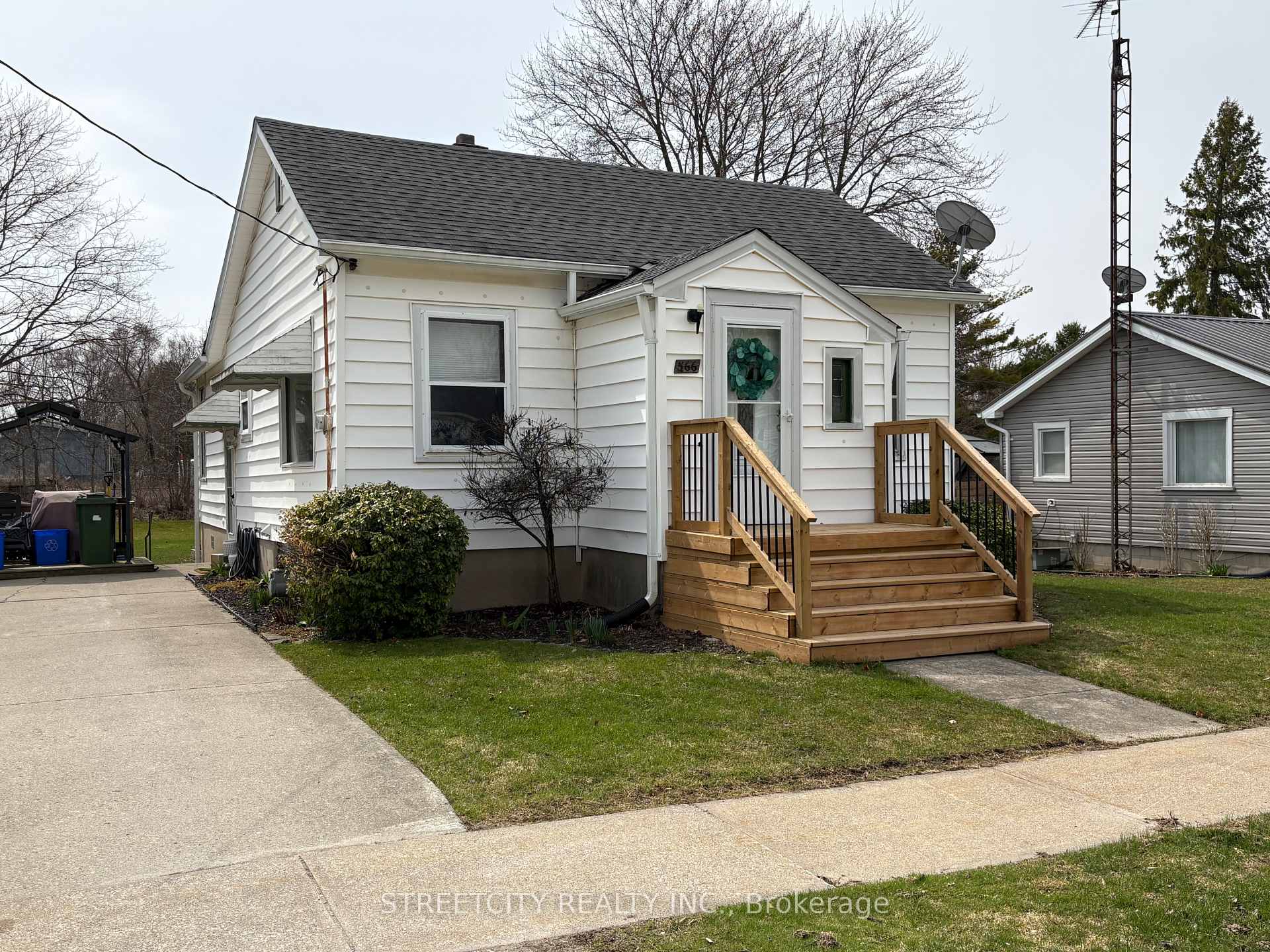 Front of 566 Main Street