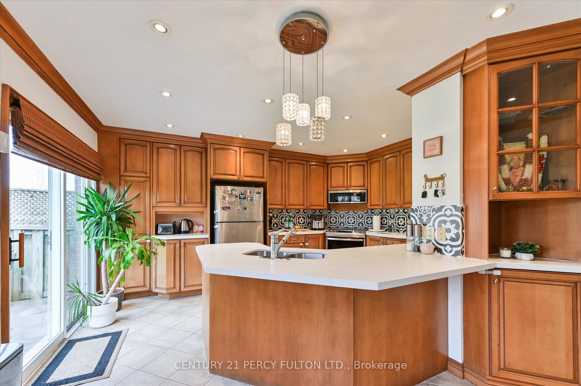 Photo 10 of 16 Andrea Road, Ajax, South East — HOMEH