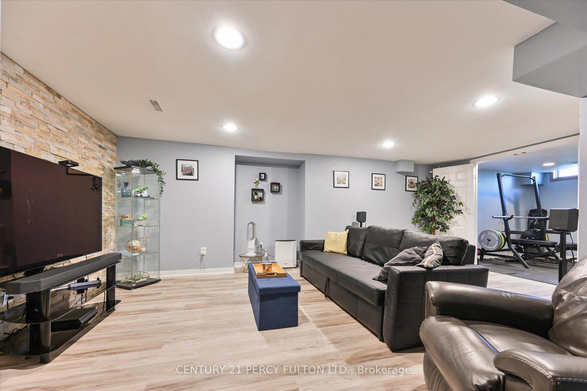 Photo 5 of 16 Andrea Road, Ajax, South East — HOMEH