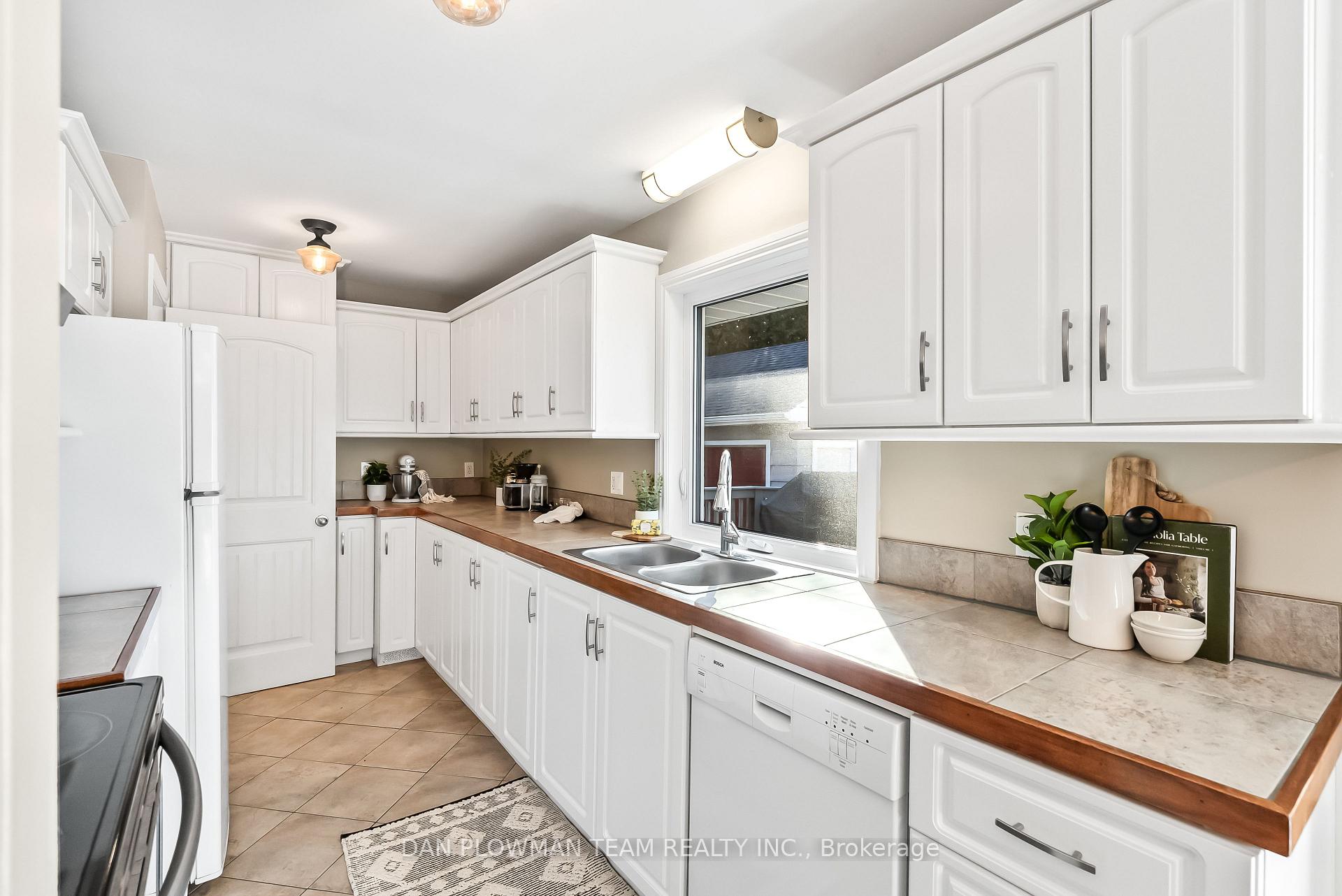 Photo 12 of 94 Union Avenue, Scugog, Port Perry — HOMEH