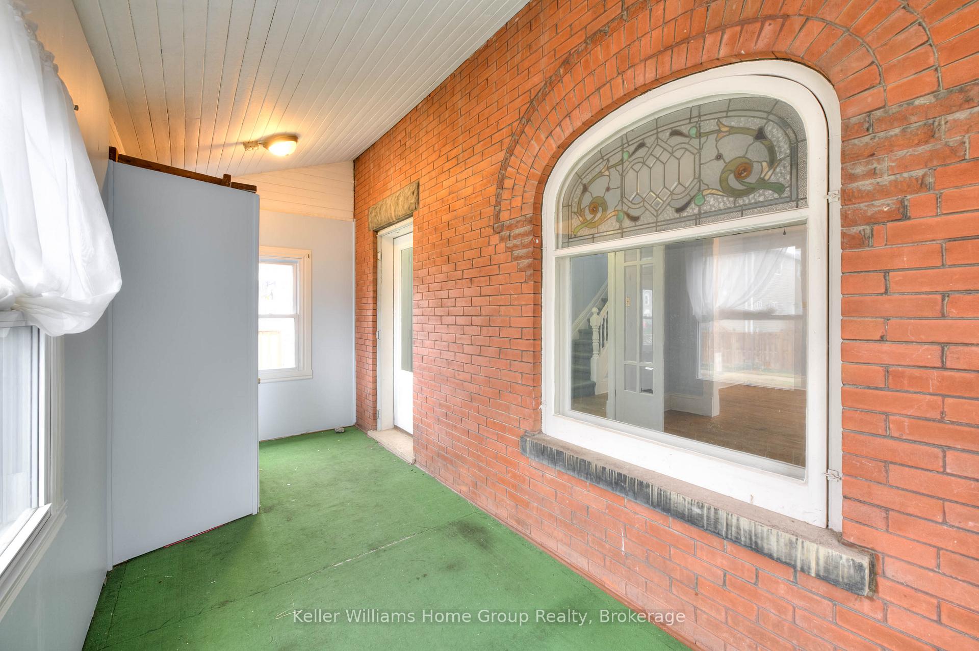 Photo 2 of 27 Hiawatha Street, St. Thomas — HOMEH