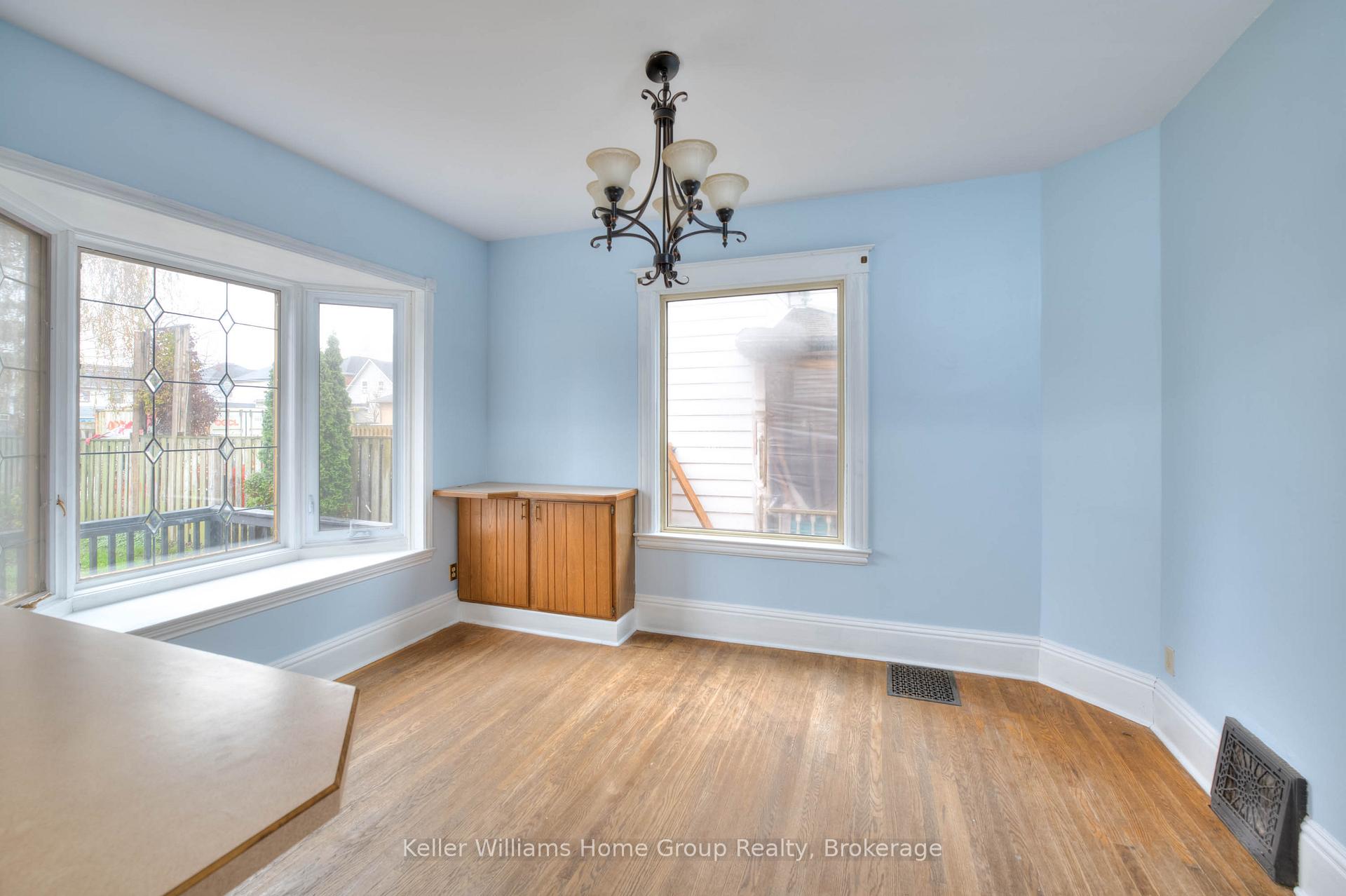 Photo 10 of 27 Hiawatha Street, St. Thomas — HOMEH
