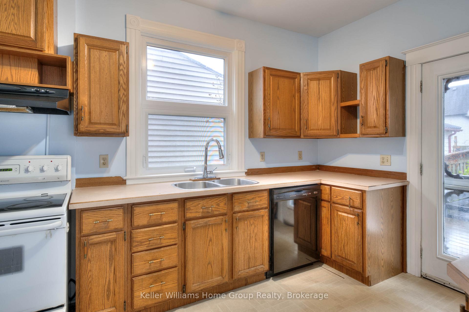 Photo 12 of 27 Hiawatha Street, St. Thomas — HOMEH
