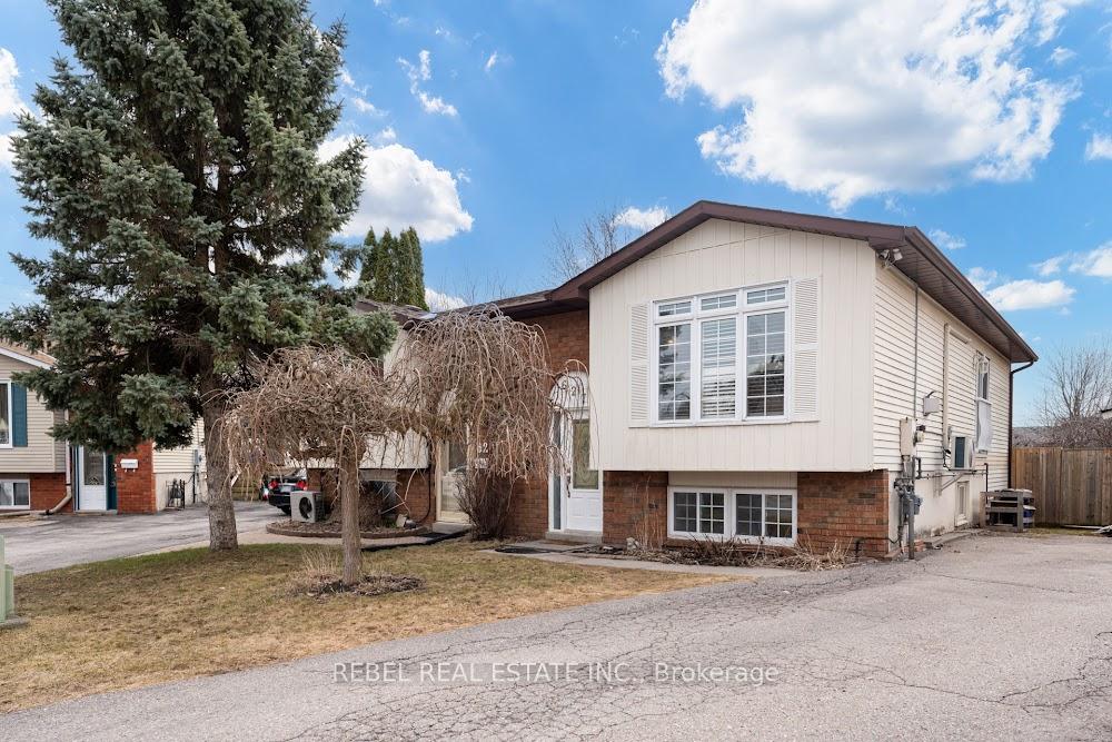 Front of 627 Deauville Court