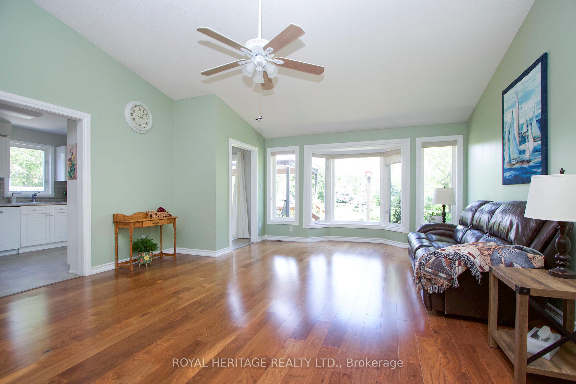 Photo 4 of 17 Fairway Drive, Clarington, Newcastle — HOMEH