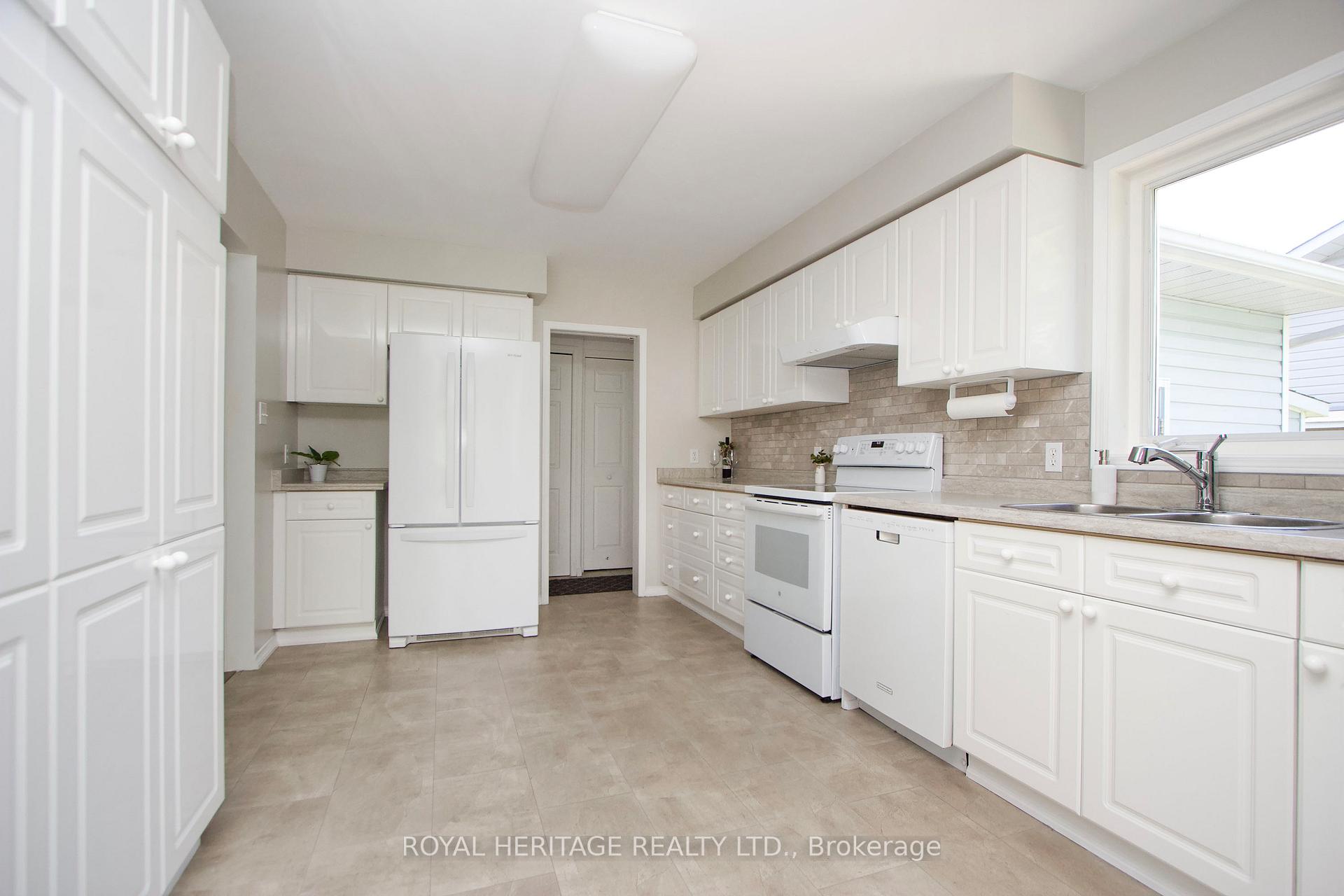 Photo 10 of 17 Fairway Drive, Clarington, Newcastle — HOMEH