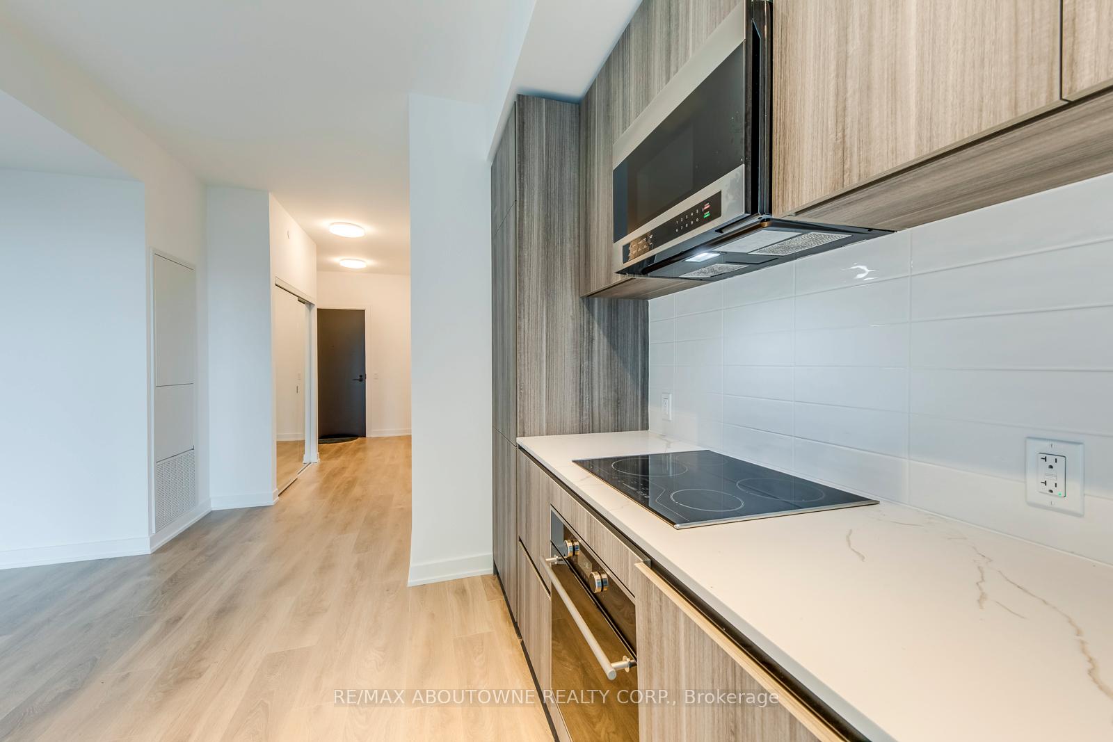 Photo 5 of Unit 1012, 117 broadway Avenue, Toronto, Mount Pleasant West — HOMEH