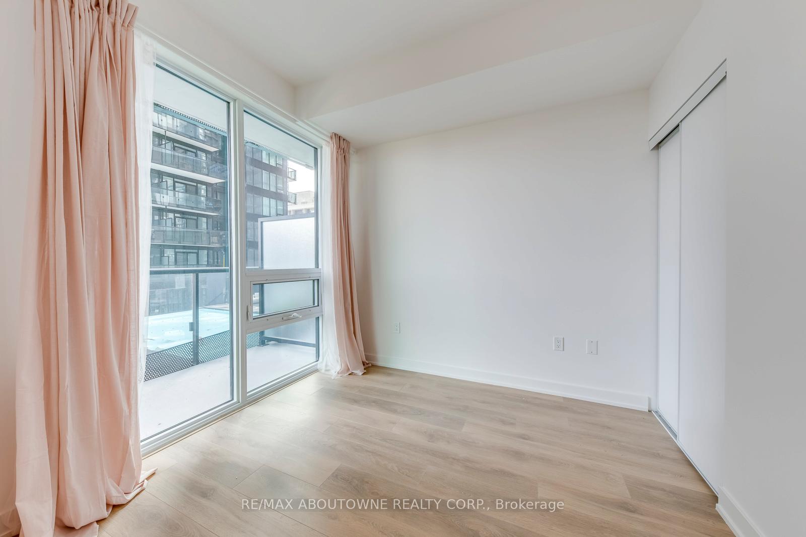 Photo 9 of Unit 1012, 117 broadway Avenue, Toronto, Mount Pleasant West — HOMEH