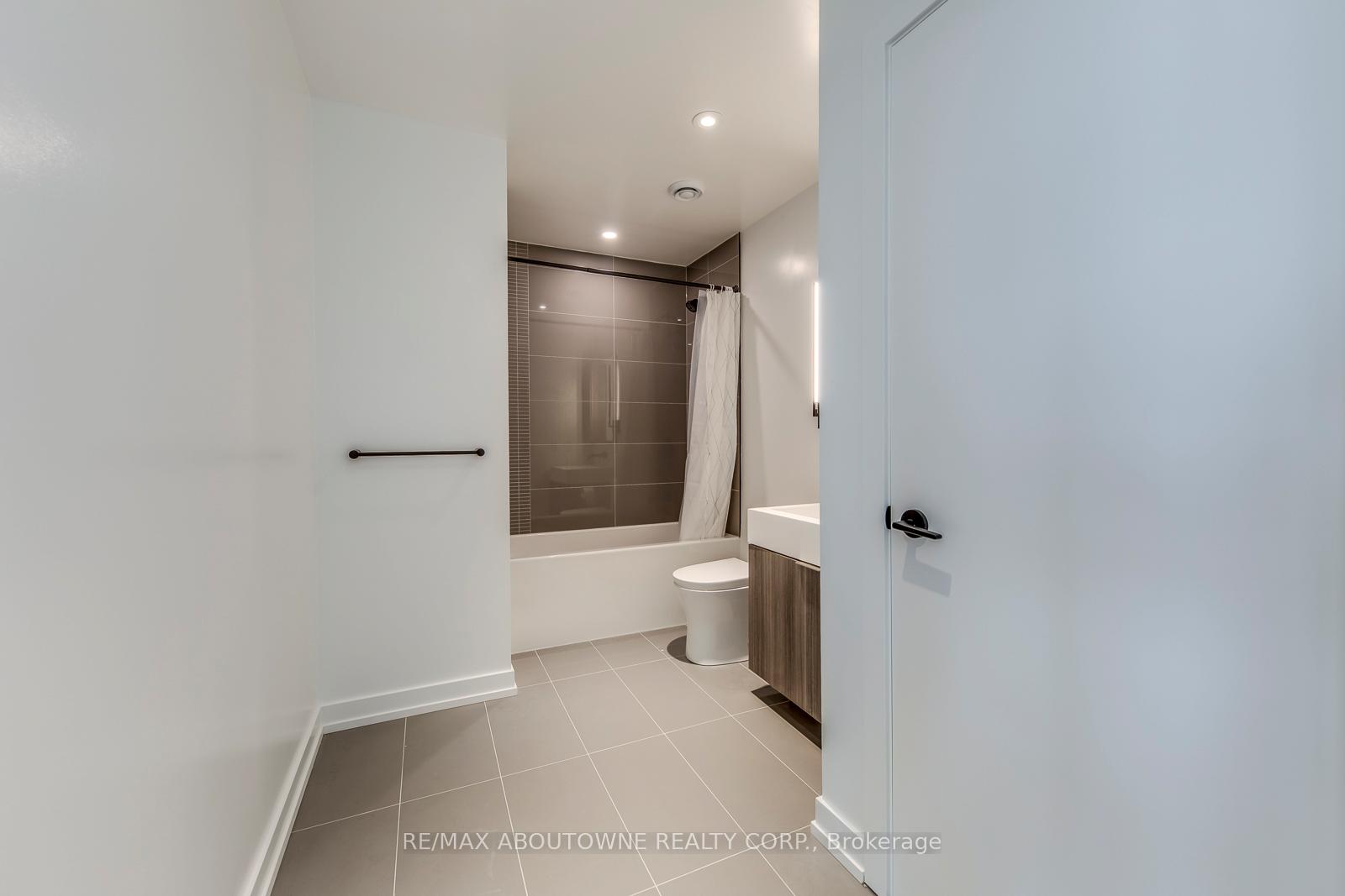 Photo 8 of Unit 1012, 117 broadway Avenue, Toronto, Mount Pleasant West — HOMEH