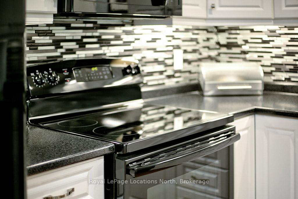 Photo 11 of 20 Chestnut Lane N, Wasaga Beach — HOMEH