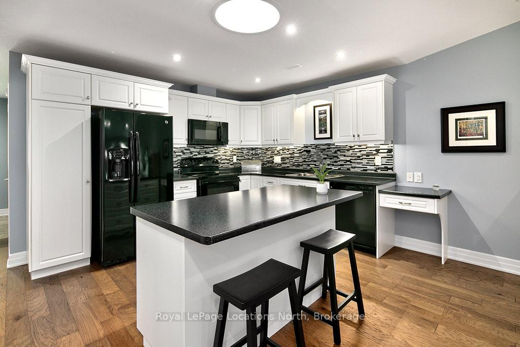 Photo 12 of 20 Chestnut Lane N, Wasaga Beach — HOMEH