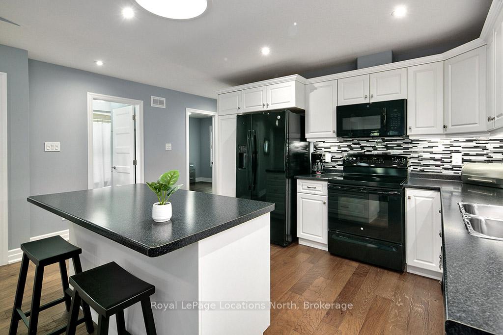 Photo 8 of 20 Chestnut Lane N, Wasaga Beach — HOMEH