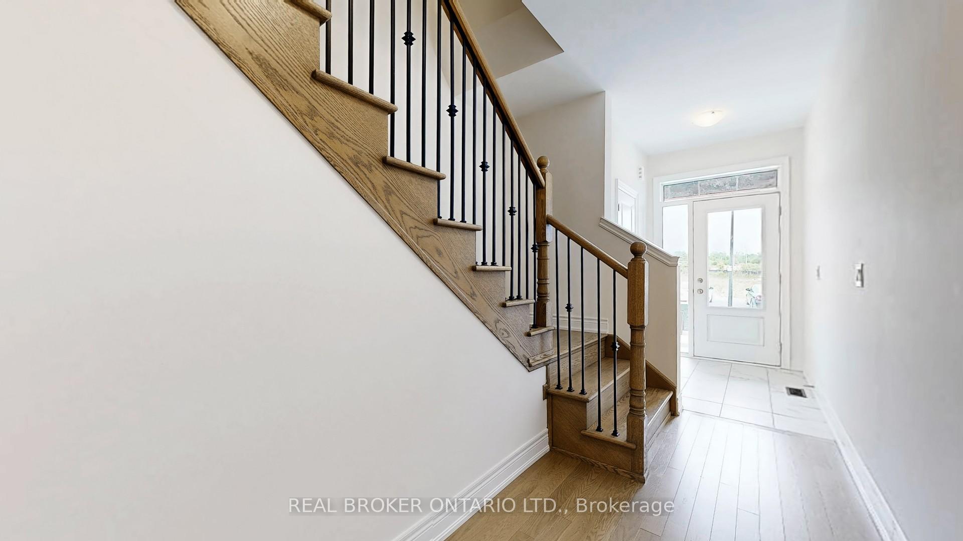 Photo 4 of 2904 Grindstone Crescent, Pickering, Rural Pickering — HOMEH