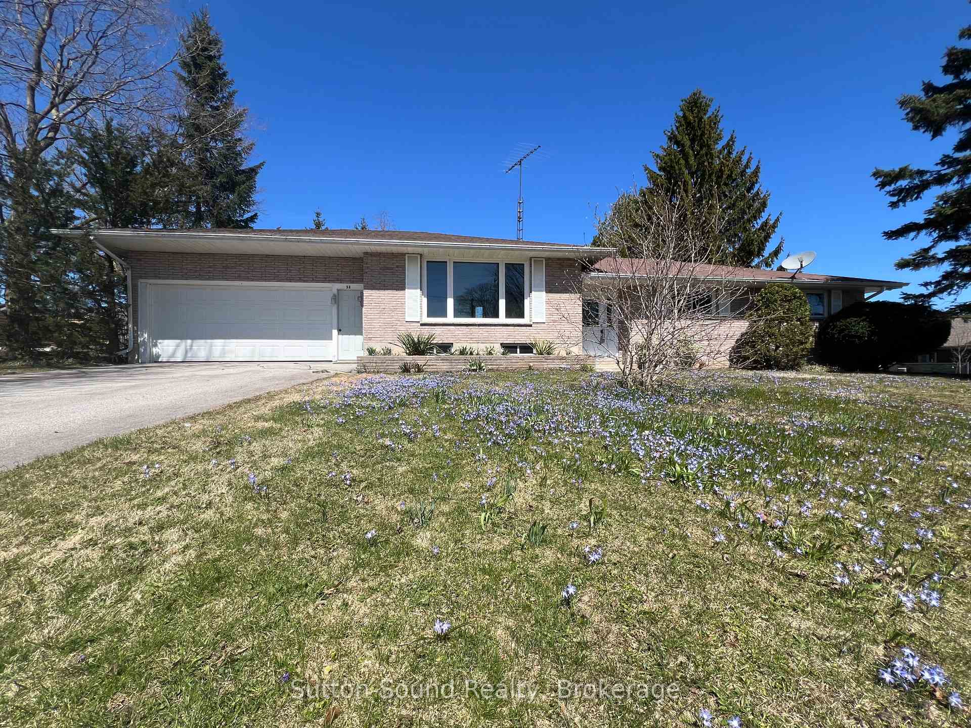 Photo 1 of 38 Brook Street W, Arran-Elderslie — HOMEH