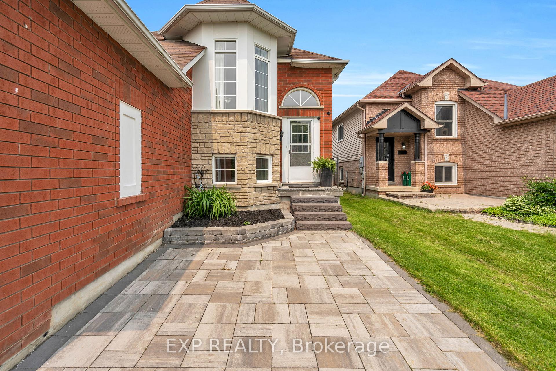 Photo 5 of 75 Abernethy Crescent, Clarington, Bowmanville — HOMEH