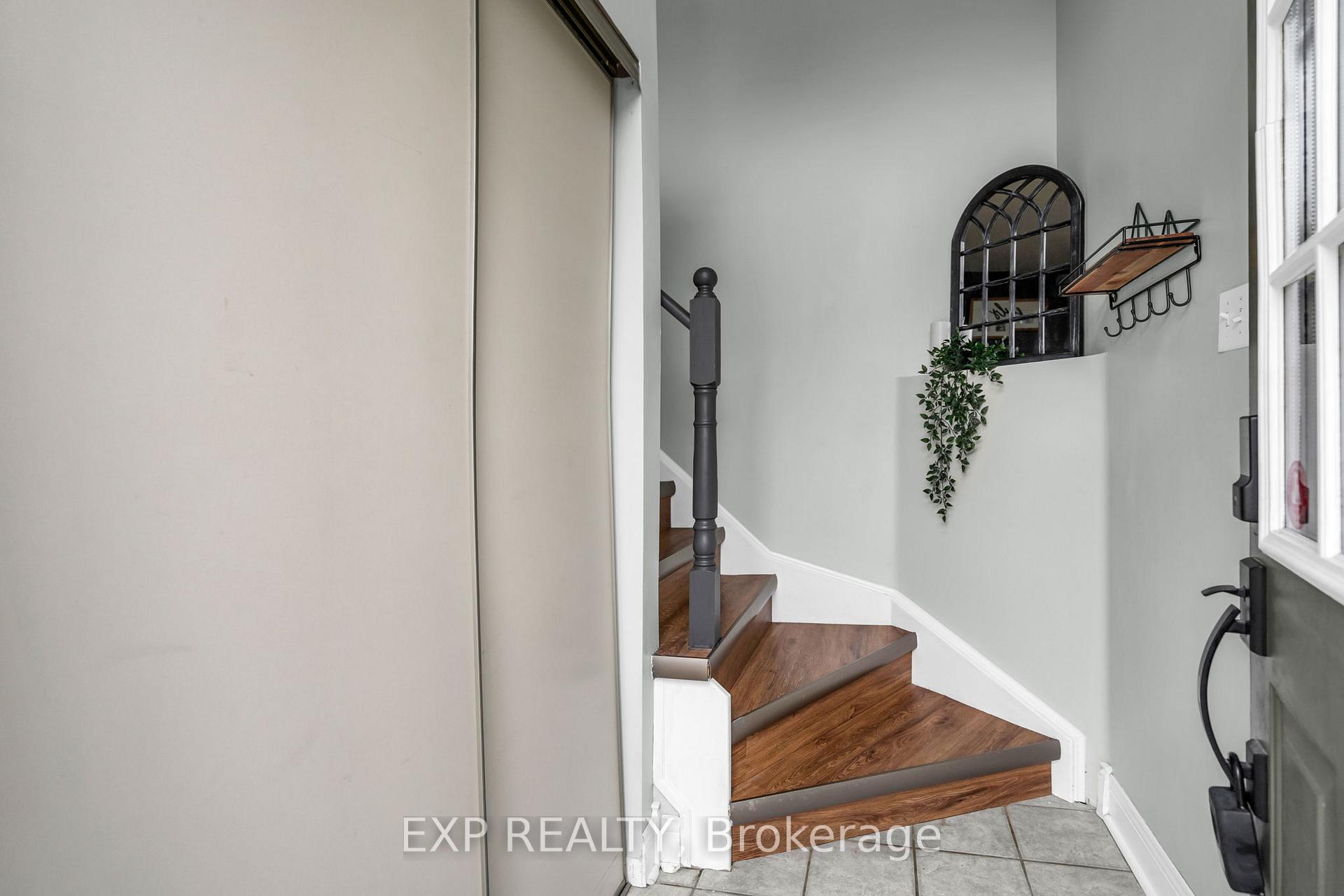 Photo 2 of 75 Abernethy Crescent, Clarington, Bowmanville — HOMEH