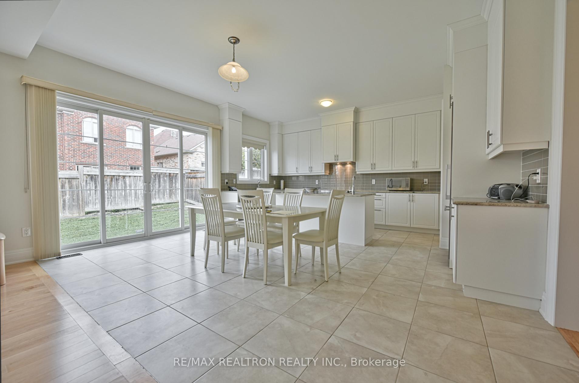 Photo 4 of 42 Farrell Road, Vaughan, Patterson — HOMEH